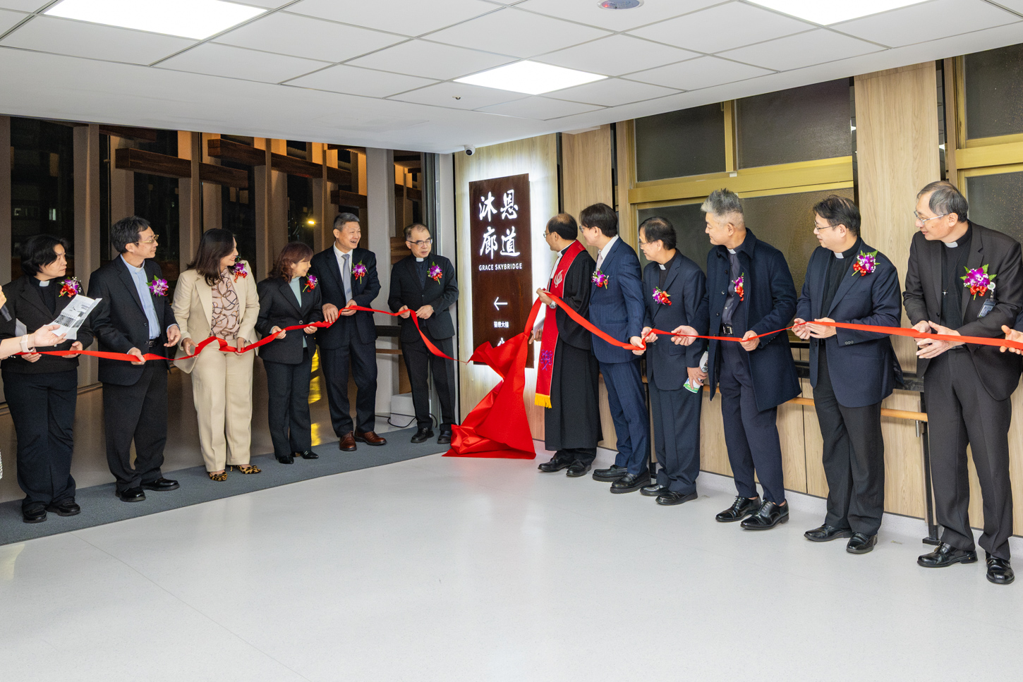 彰基「沐恩廊道」耗時 23 年終揭牌，總院與教學大樓連結，未來將提供迅速安全通道。(彰基提供)